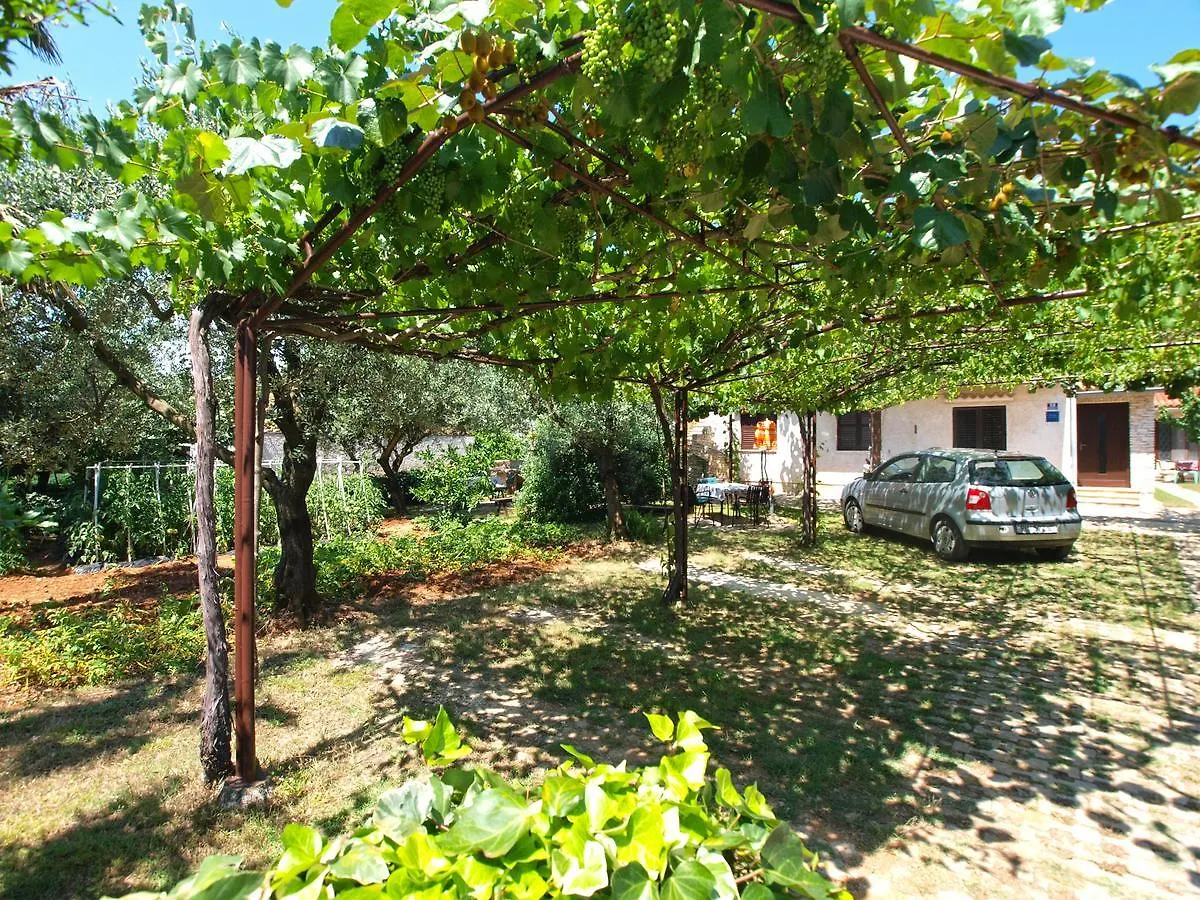 Apartments Biskupije 940 Medulin